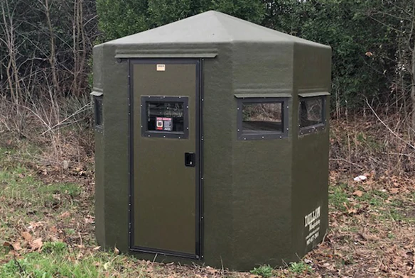 Fiberglass top deer blind